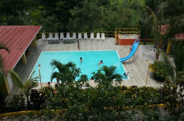 Hotel Colinas Bethel Bonao piscina 2